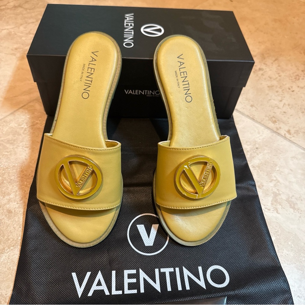 Valentino by Mario Valentino Bugola Leather Logo Slide Sandals Lime Color Sz 7